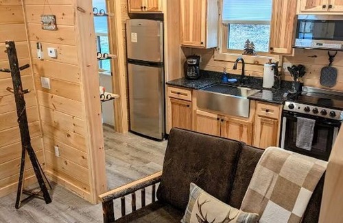 Woodsville Cabin | Swiftwater Full Property - 4 Cabins - Sleeps 16