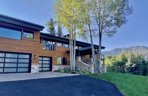 Red Mountain House | Swish Chalet off Willoughby Way, Lower Red Mountain
