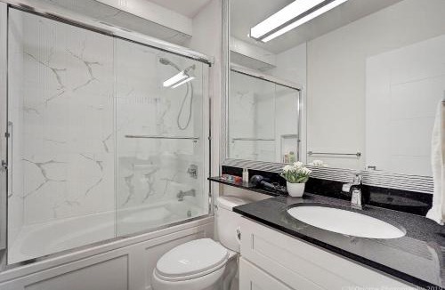 Dundarave House | T Bright & Cozy Queen & Sofa Beds Room Ensuite