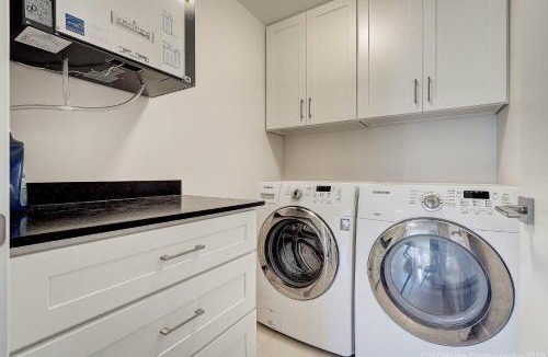 Dundarave House | T Bright & Cozy Queen & Sofa Beds Room Ensuite