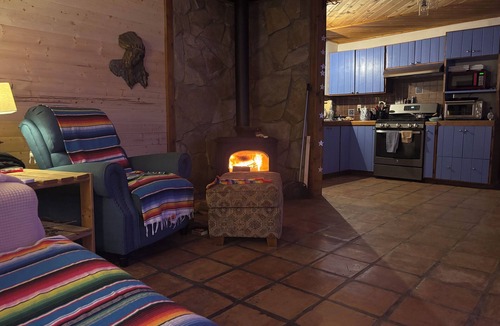 Taos House | Taos Sky - next to an adobe Chapel – romantic and cozy