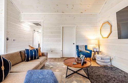 Taylor Creek House | Taylor Creek Isles Cottage | Lake Access + SunDeck