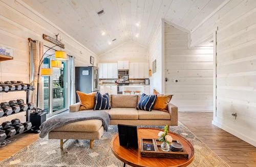 Taylor Creek House | Taylor Creek Isles Cottage | Lake Access + SunDeck