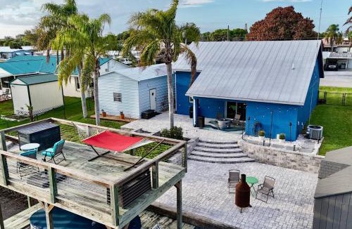 Taylor Creek House | Taylor Creek Isles Cottage | Lake Access + SunDeck