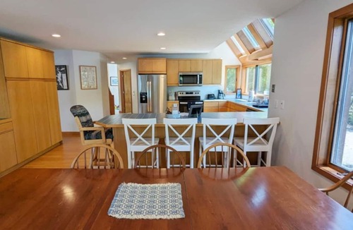 Newbury House | Temple’s Sunset Harbor