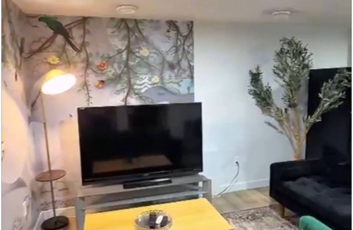 Northwest Edmonton House | Terrific 2-bedroom Basement Suite in Edmonton near West Edmonton Mall.