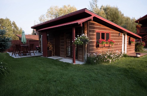 Moose Wilson Road Cabin | Teton View B&B - The Cabin - incl. Great Breakfast-Teton Views-no cleaning fees