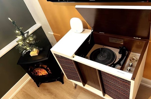 Crawford Apartment | That Modern 70s Suite - Poolside Retreat
