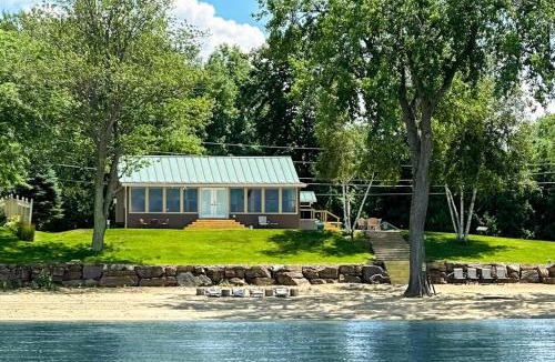 Malletts Bay House | Thayer Beach Lakehouse