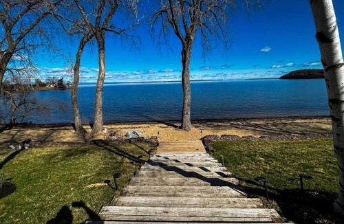 Malletts Bay House | Thayer Beach Lakehouse