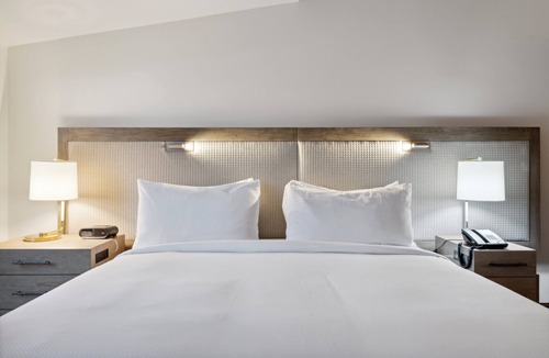 Aspen Hotel | The Aspen Mountain Residences Luxury Studio King Room Mountainside
