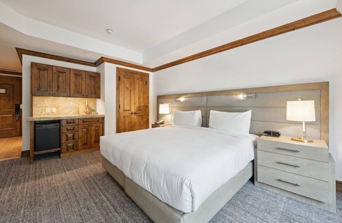 Aspen Hotel | The Aspen Mountain Residences Luxury Studio King Room Mountainside