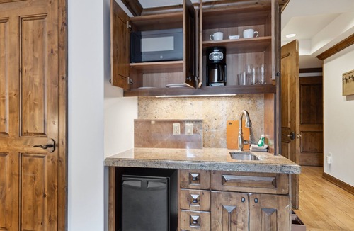 Downtown Hotel | The Aspen Mountain Residences Luxury 3 Bedroom Mountainside