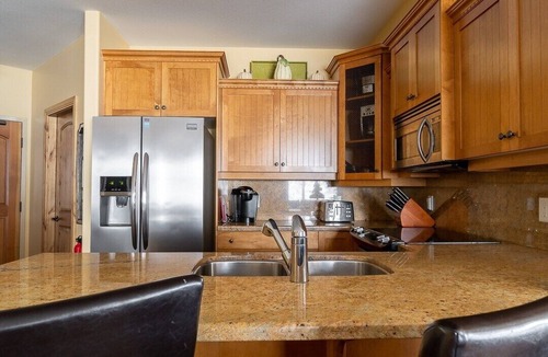 Big White Ski Resort Apartment | The Aspens 5 Ski-In Ski-Out Chalet