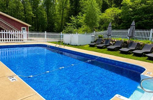 Bartlett Hotel | The Aurora Inn & Cottages