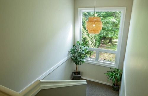 Harrison Hot Springs Apartment | The Backyard @ Cedar Springs | Walk to Lake & Hot Springs
