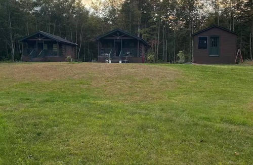 Cushing Cabin | THE BEAR'S DEN Cute and cozy studio Maine cabin