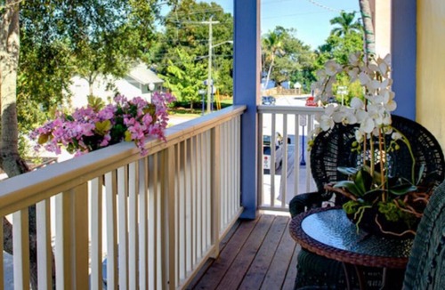 Stuart Hotel | THE BERMUDA SUITE AT OLD COLORADO INN