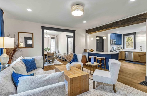 Medina House | The Big Blue House- 5 bedroom house - 1 block from Historic Medina Square