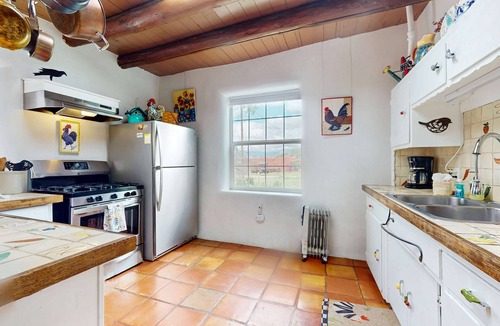Taos House | The Birdhouse - Historic Adobe Architecture