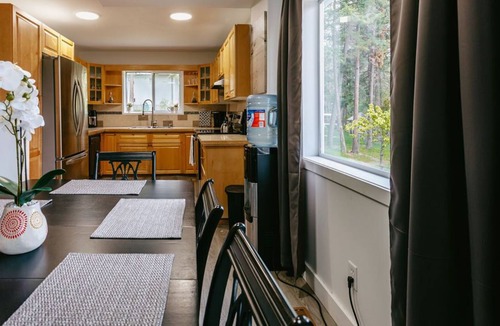 Central Okanagan House | The Blue Dream on Coral Beach