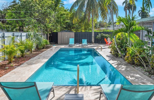 North Miami House | The Blue Heaven -Private Pool Hideaway Miami - Sleeps 11