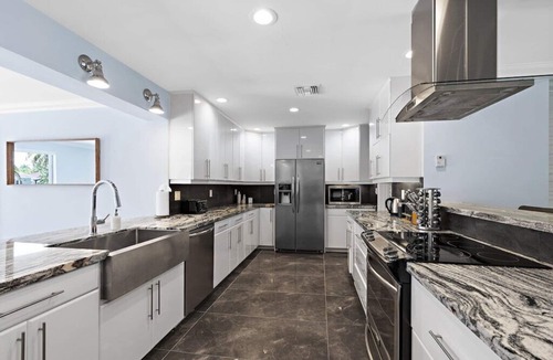 Fort Lauderdale House | The "Blue Iguana" - waterfront Canal, Pool, Pool Table, Vibes