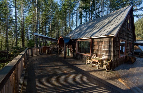 Juan de Fuca Electoral Area Cottage | The Boatyard Rainforest Getaway