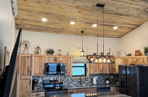 Keystone House | The Bonnie View Close to Mt. Rushmore with a Hot Tub!