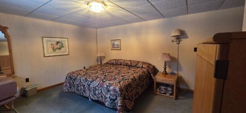 Loring Commerce Center Hotel | The Bunker Inn 2