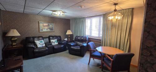 Loring Commerce Center Hotel | The Bunker Inn 2