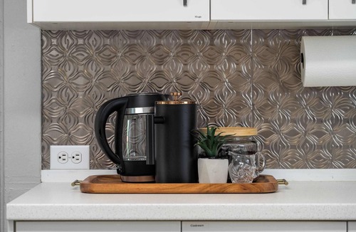 Drumheller House | The Canary 2BR Gem in Downtown Drumheller