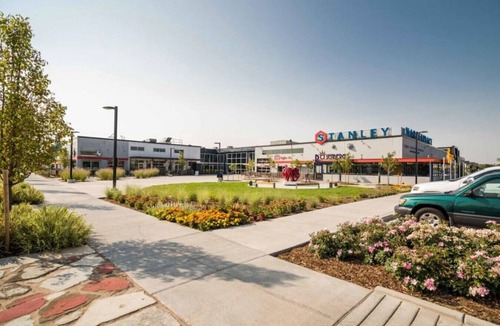 Aurora Apartment | The Chill Zone - Pet Friendly!