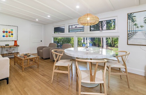 Southside House | The Coastal Bungalow- 3/3 steps to Intracoastal!