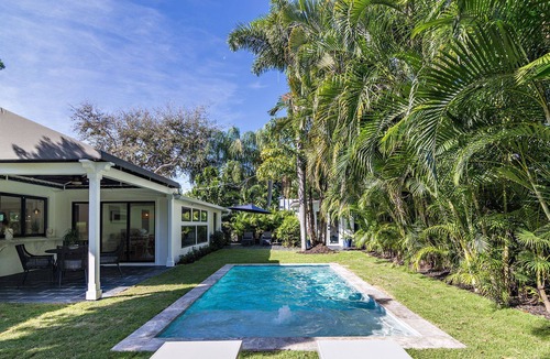 Southside House | The Coastal Bungalow- 3/3 steps to Intracoastal!