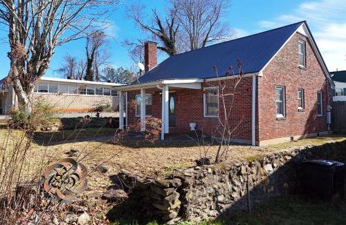 Almont House | The Copper Cottage on Main