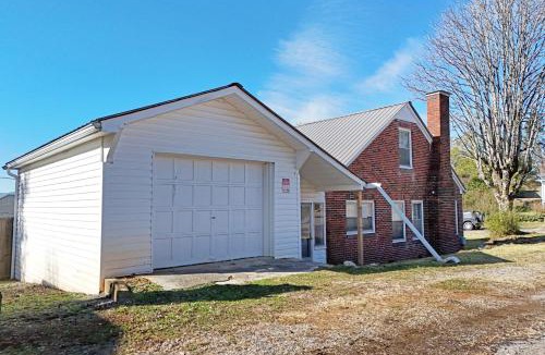 Almont House | The Copper Cottage on Main