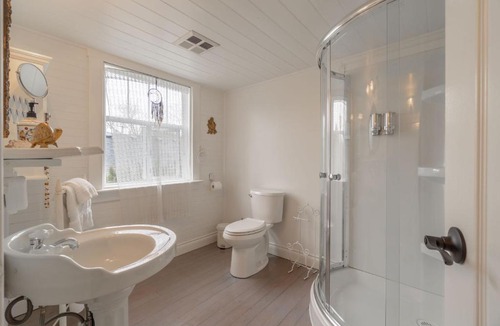 Chemainus Bed & Breakfast | The Cottage and Castle