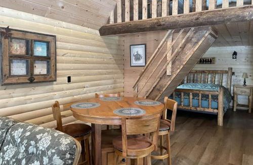 Division No. 11 House | The Cowboy cabin - Bear Creek Cabins