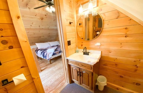Harts Location House | The Crawford Chalet | Retreat w/ Private Hot Tub