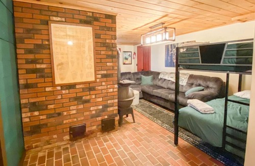 Harts Location House | The Crawford Chalet | Retreat w/ Private Hot Tub