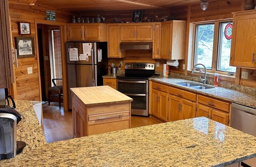 Rapid City House | The Dakota Hogan Amazing views and close to Lake Pactola!