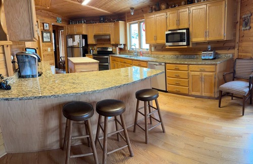 Rapid City House | The Dakota Hogan Amazing views and close to Lake Pactola!