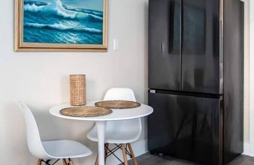 Downtown West Palm Beach Apartment | The Downtown Hibiscus House