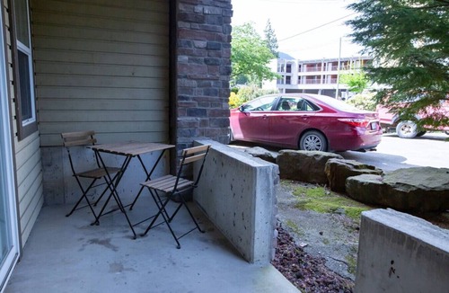 Harrison Hot Springs Apartment | The Driftwalk | Walkable to Beach