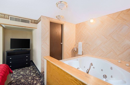 Gillette Hotel | The Eddie Hotel Gillette