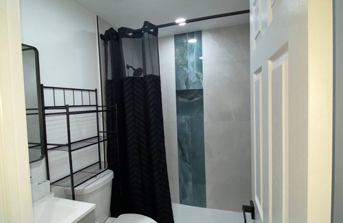 Riviera Beach Cottage | The Emerald Oasis- 1 bedroom Detached Cottage with Wifi and AC- West Palm Beach