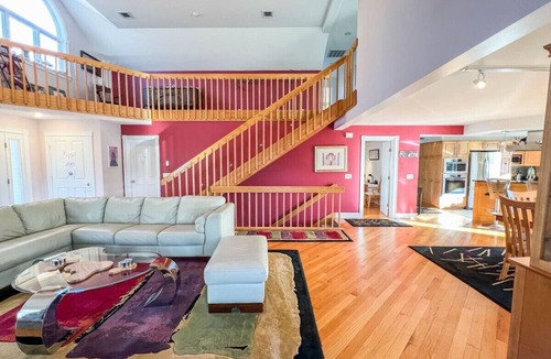 Bartlett Villa | The European Estate | Views, Hot Tub, Sauna & Gym