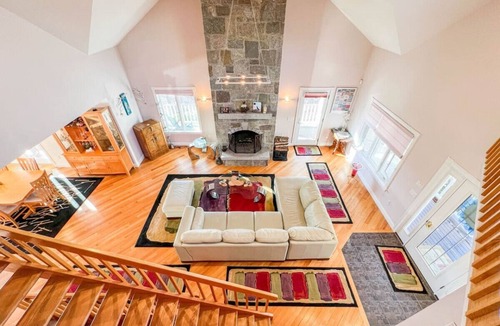 Bartlett Villa | The European Estate | Views, Hot Tub, Sauna & Gym