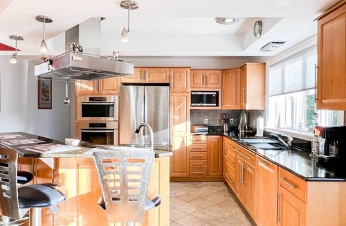 Bartlett Villa | The European Estate | Views, Hot Tub, Sauna & Gym